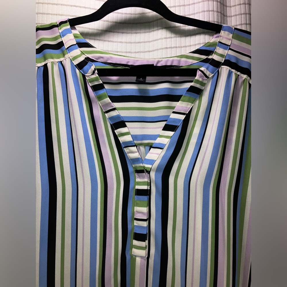 Torrid Harper Georgette Ruched Short
Sleeve Blouse size 4 - Picture 5 of 15